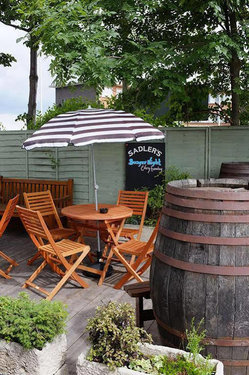 The Windsor Castle Inn Lye Zewnętrze zdjęcie