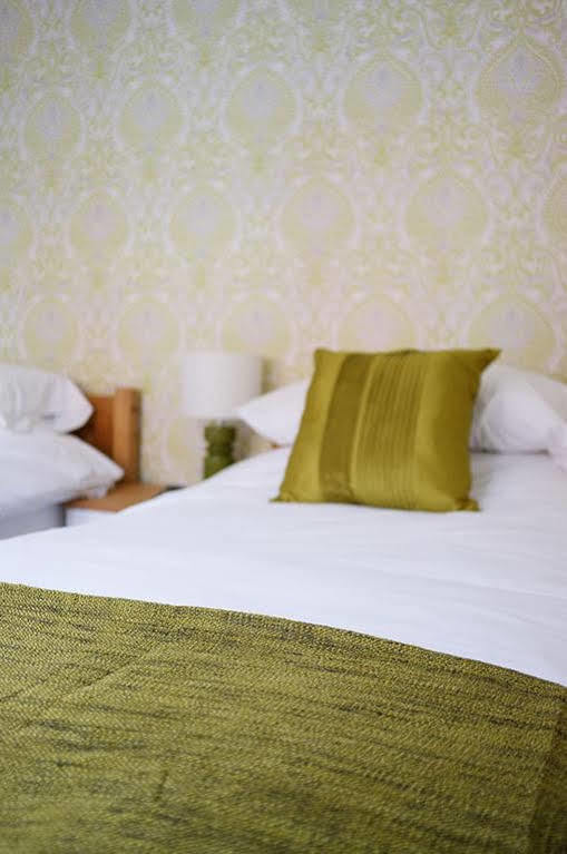 The Windsor Castle Inn Lye Zewnętrze zdjęcie